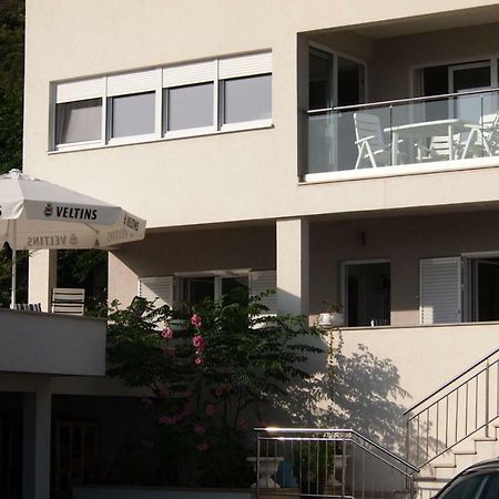 Open Hus Apartment Krvavica Luaran gambar