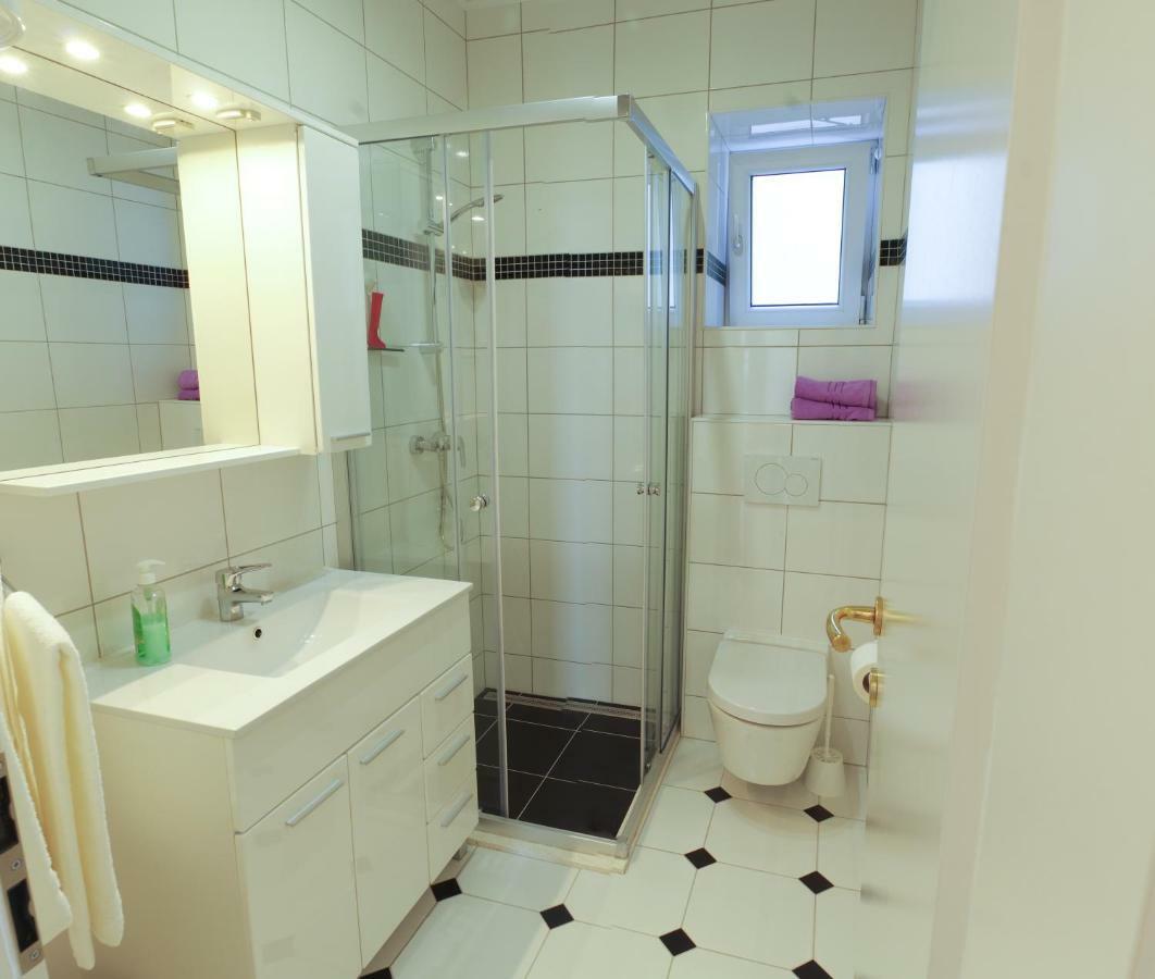 Open Hus Apartment Krvavica Luaran gambar
