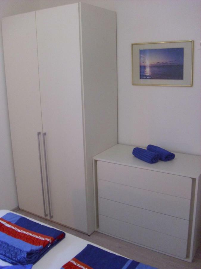 Open Hus Apartment Krvavica Luaran gambar