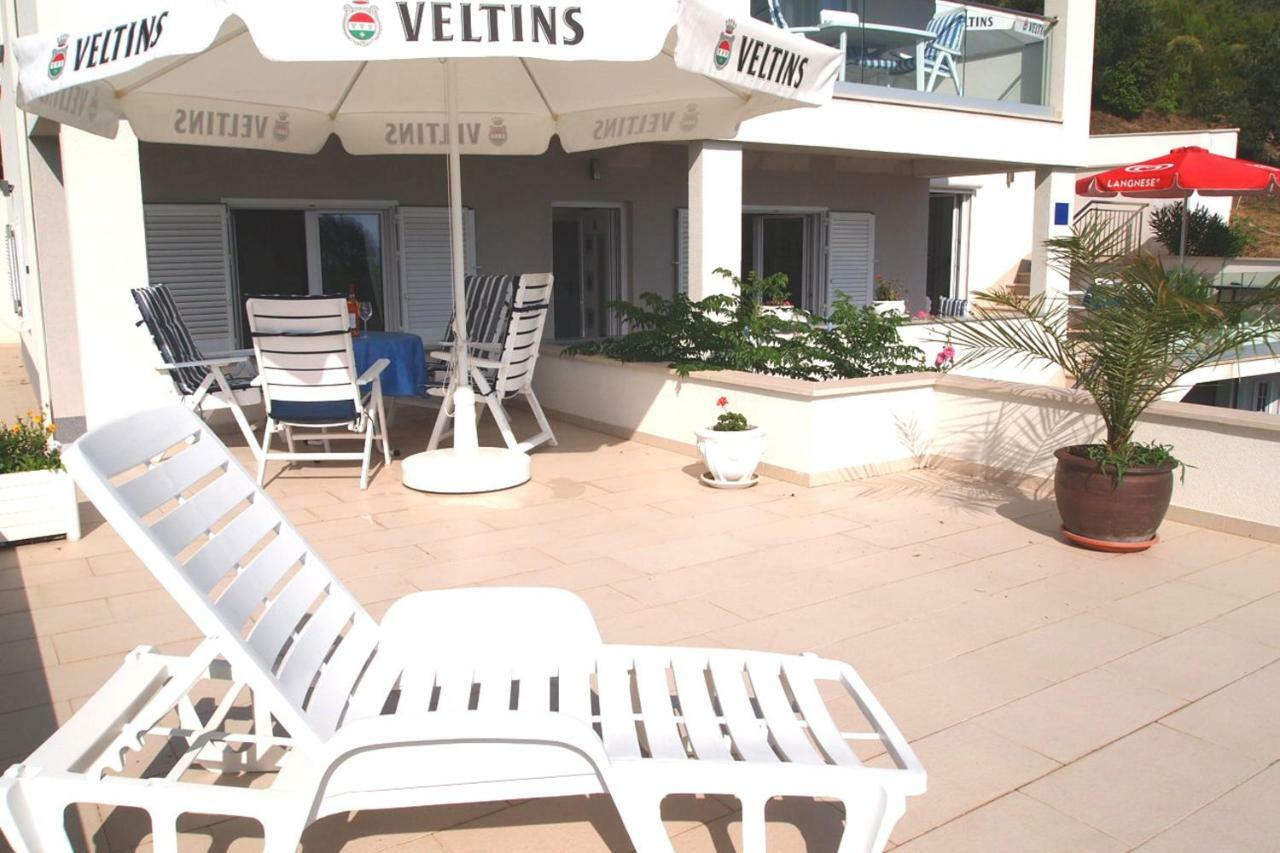 Open Hus Apartment Krvavica Luaran gambar