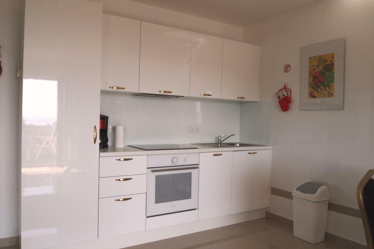 Open Hus Apartment Krvavica Luaran gambar