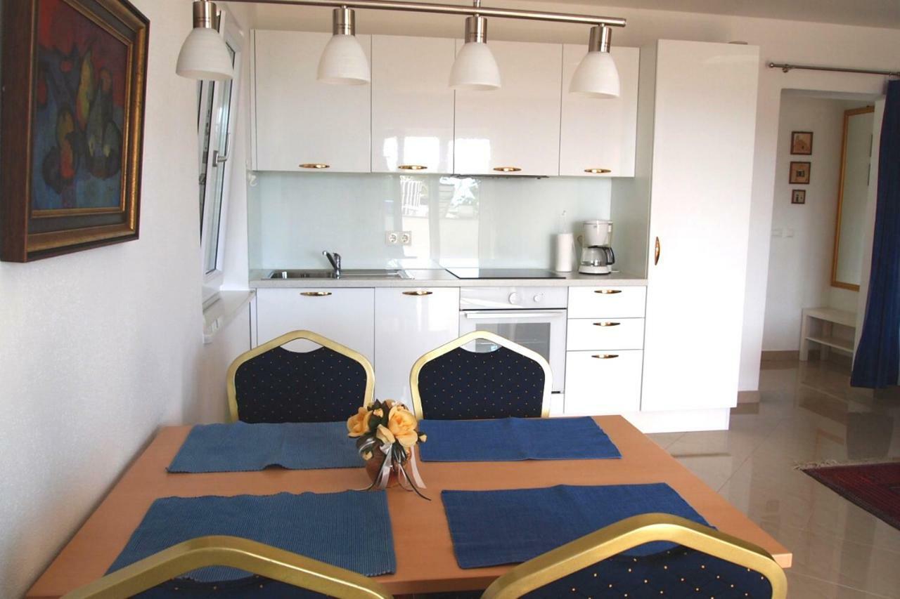 Open Hus Apartment Krvavica Luaran gambar